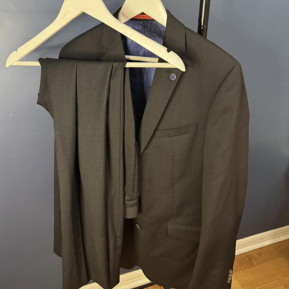 Ted Baker London 2-Piece Suit 42L Black 100% Wool Slim Fit Jacket & Pants 36x32